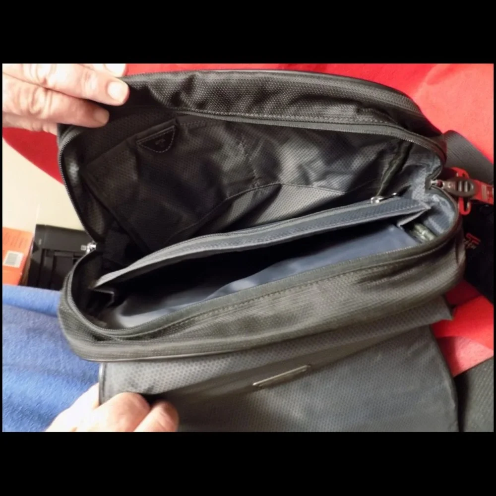 Tumi Tech backpack! - Picture 2 of 3